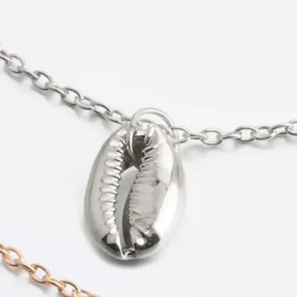 1/2 OFF LAST ONE Silver Cowrie Shell Necklace - Picture 3 of 4